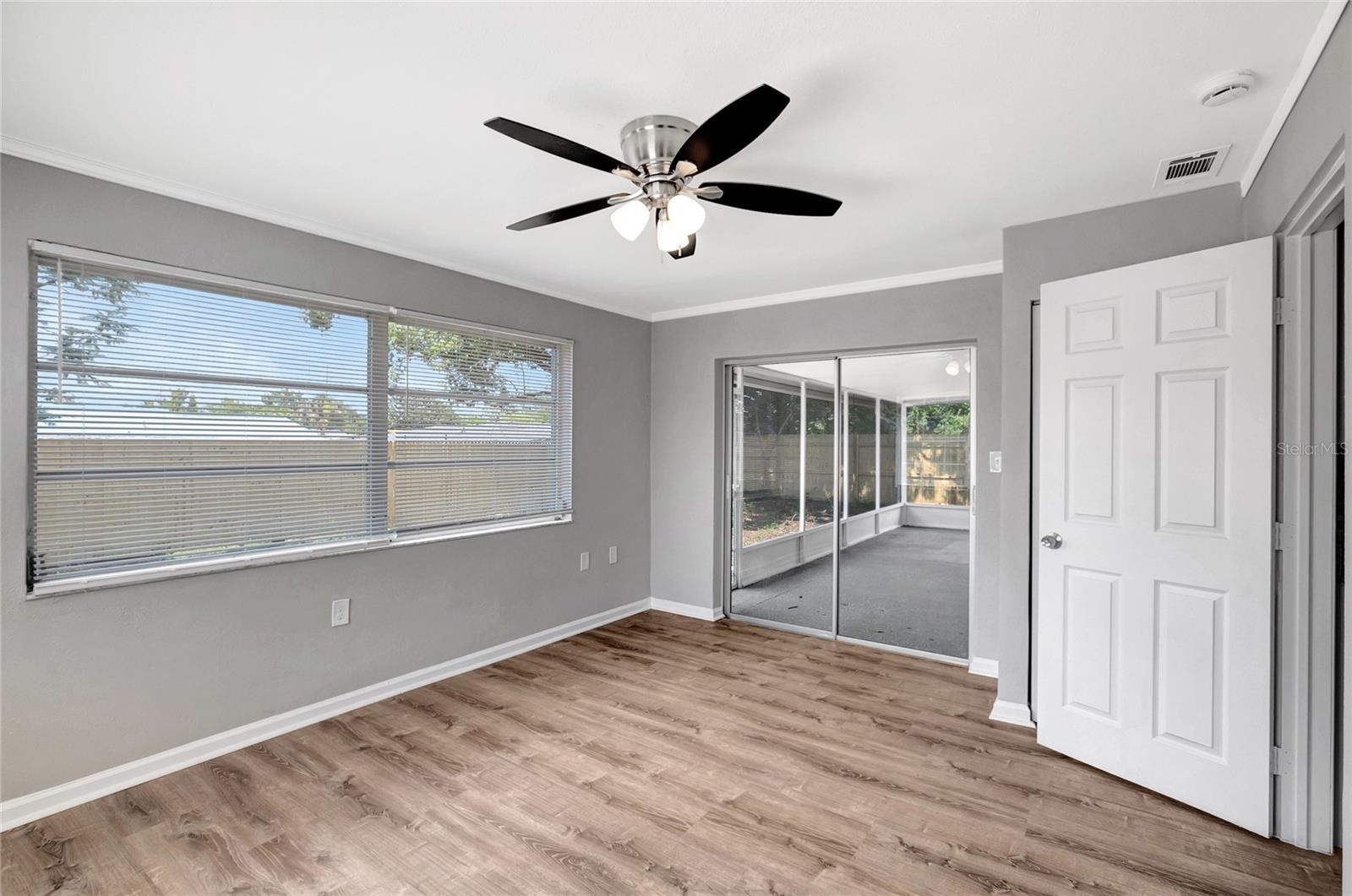 Listing photo id 22 for 8033 Norwich Drive