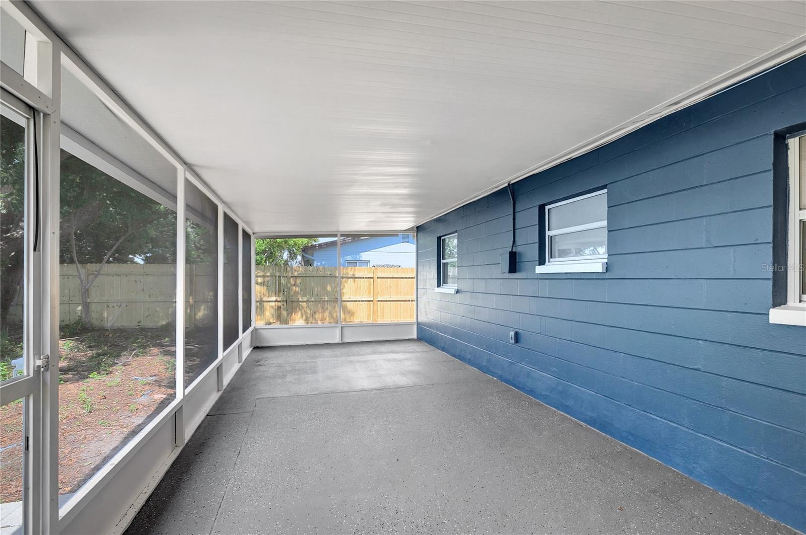 Listing photo id 24 for 8033 Norwich Drive