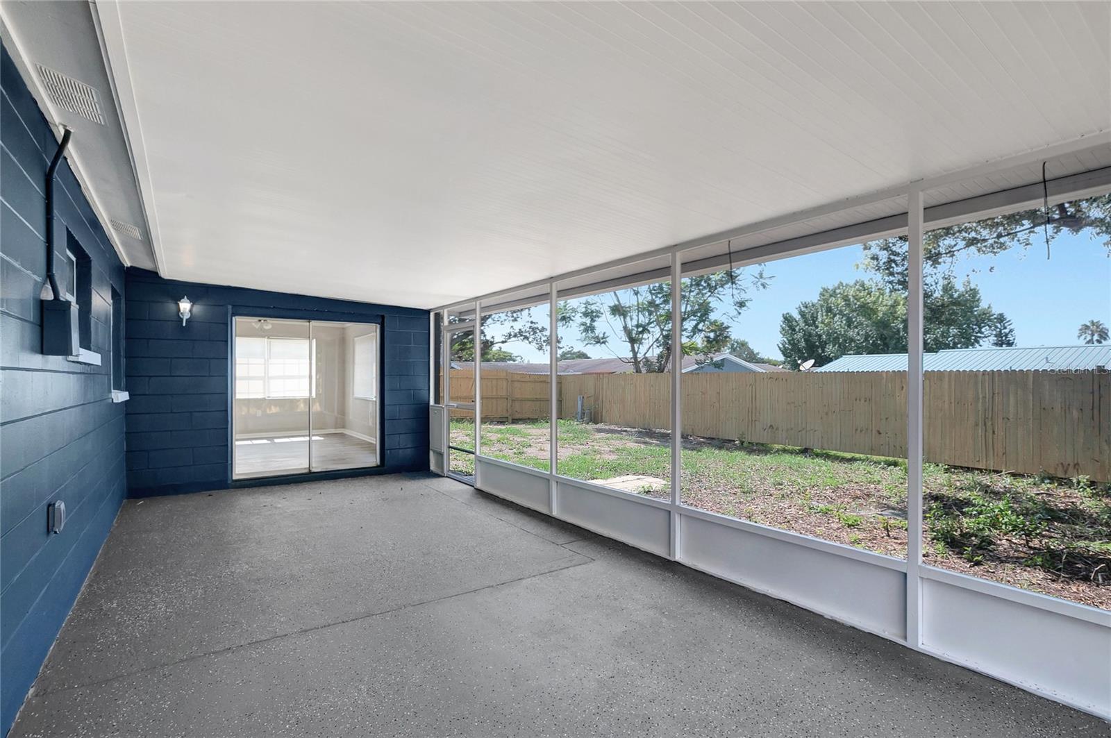 Listing photo id 25 for 8033 Norwich Drive