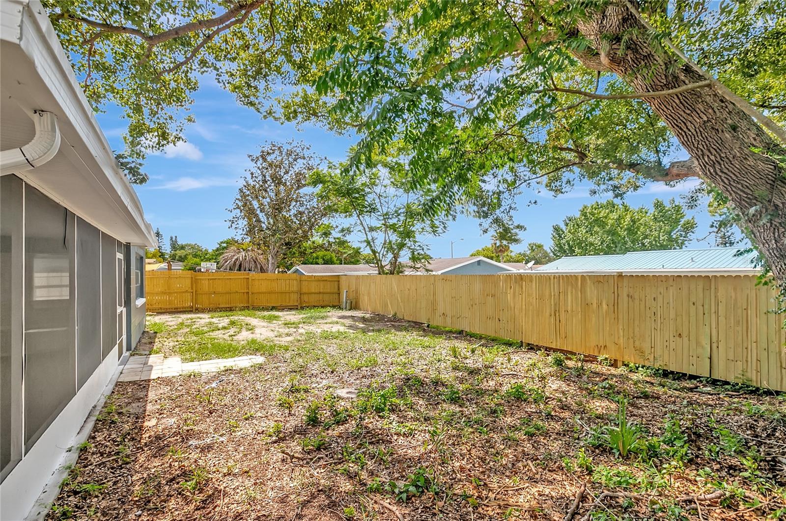 Listing photo id 26 for 8033 Norwich Drive