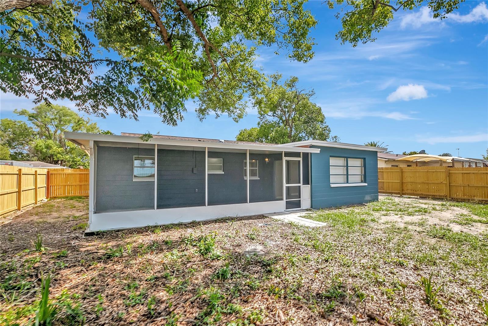 Listing photo id 27 for 8033 Norwich Drive