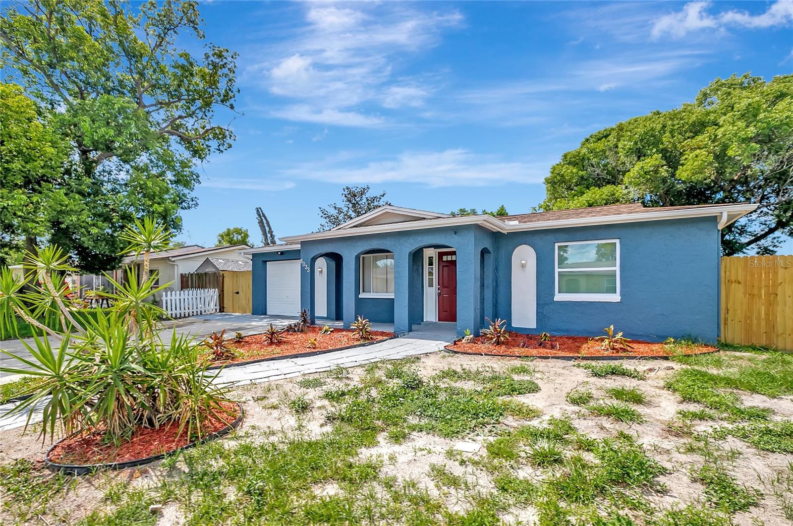 Listing photo id 1 for 8033 Norwich Drive