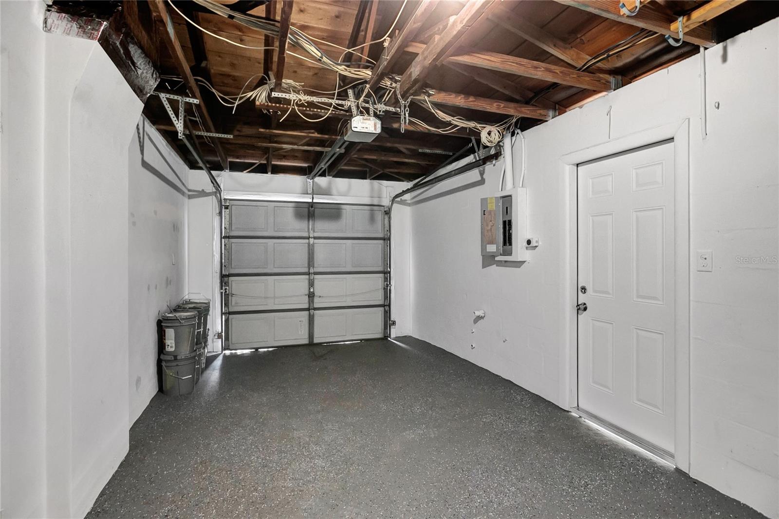 Listing photo id 29 for 8033 Norwich Drive