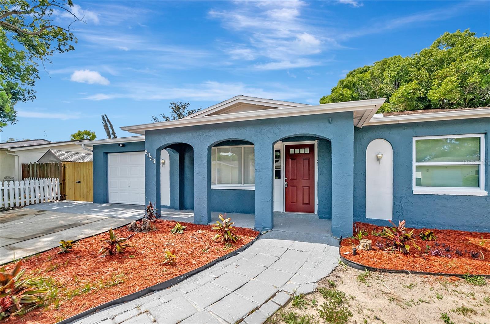 Listing photo id 2 for 8033 Norwich Drive