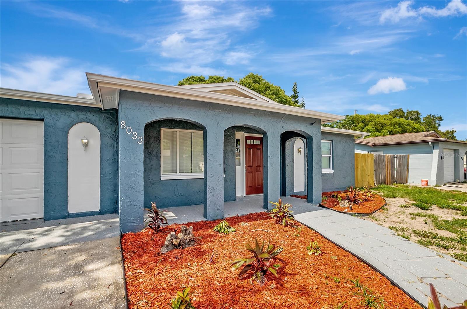 Listing photo id 3 for 8033 Norwich Drive