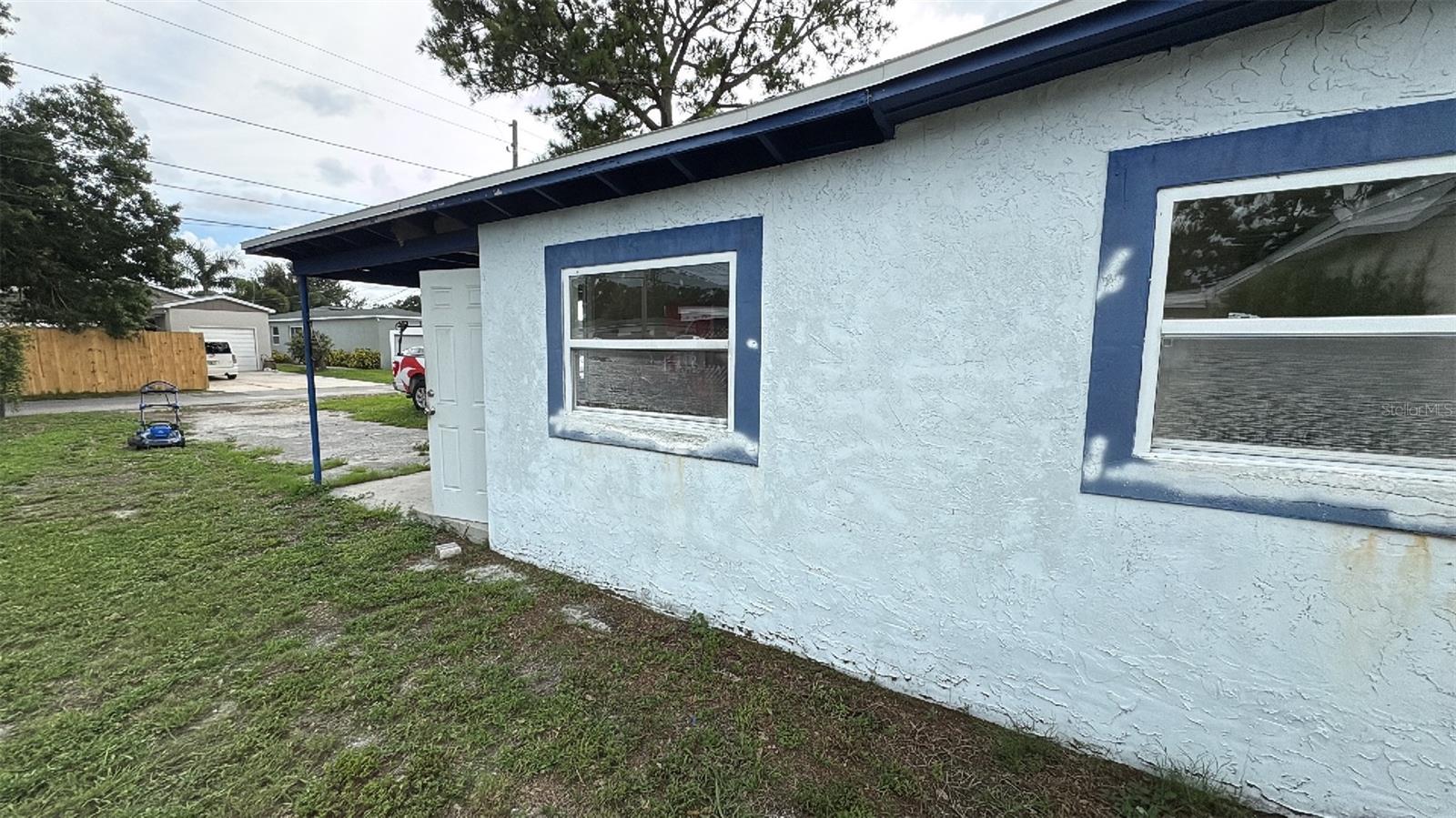 Image 3 of 19 For 2410 38th Avenue N