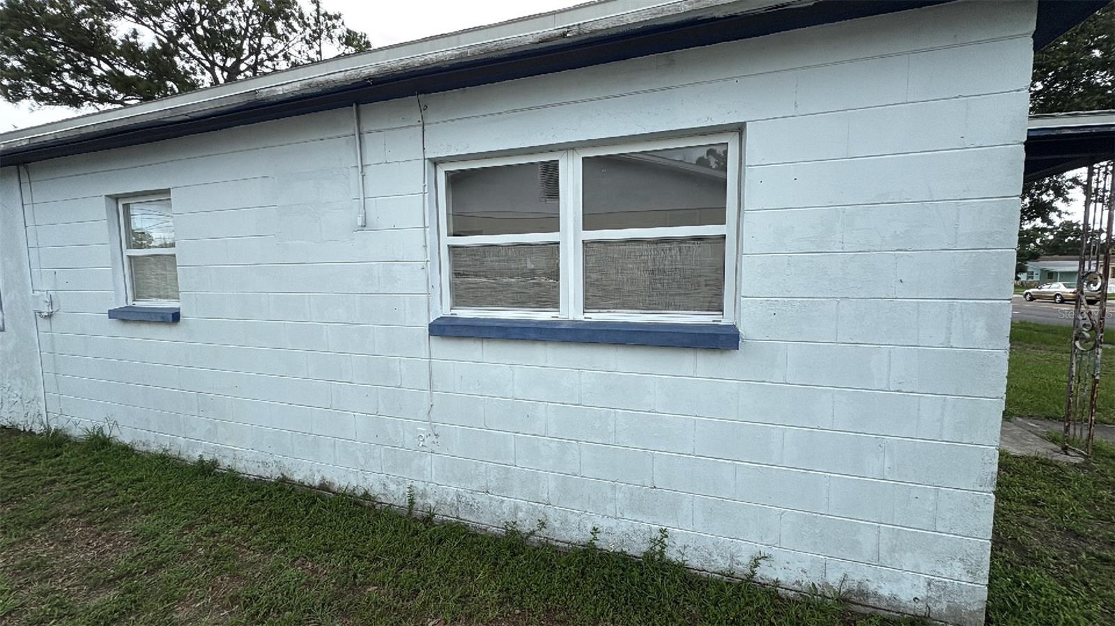 Image 5 of 19 For 2410 38th Avenue N
