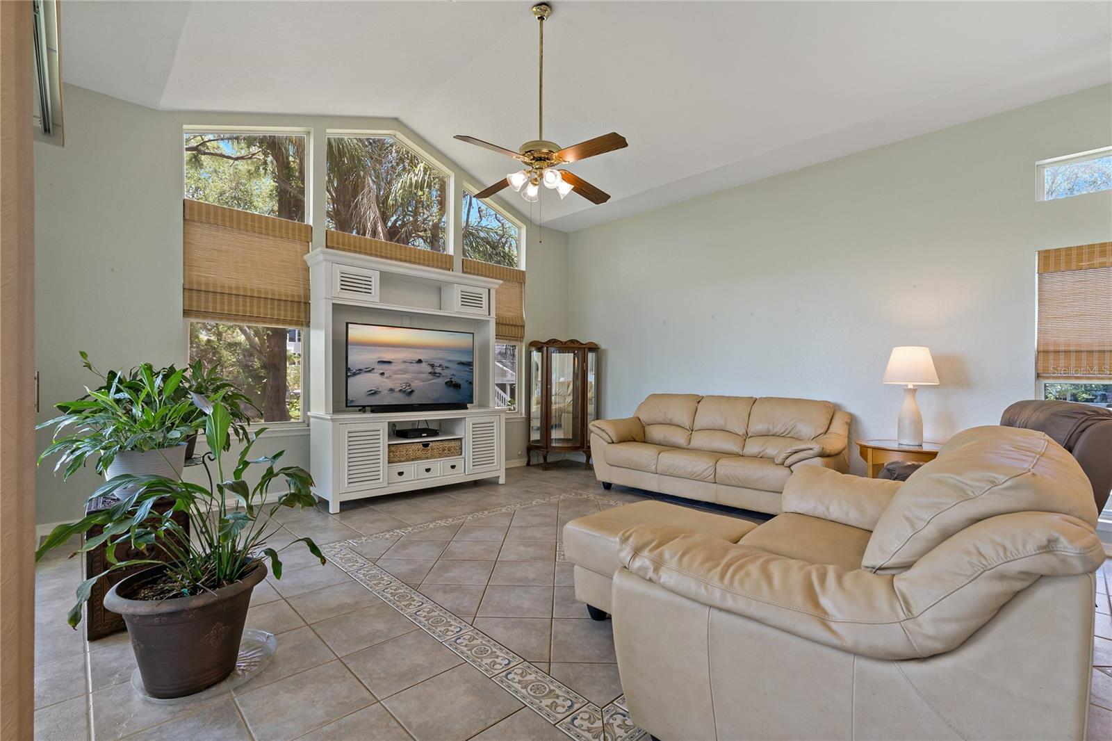 Listing photo id 11 for 389 Grand Bay Drive