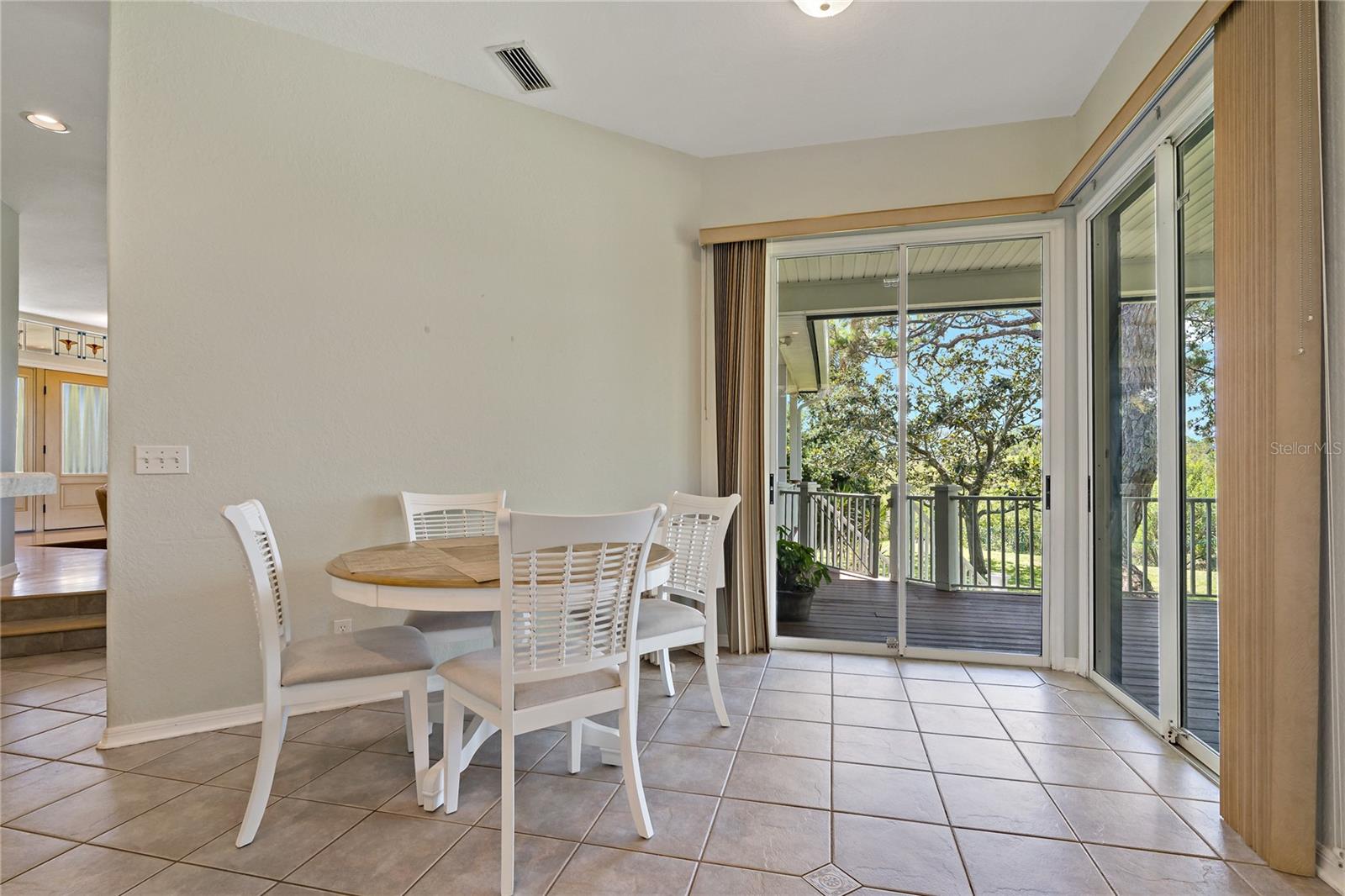 Listing photo id 13 for 389 Grand Bay Drive
