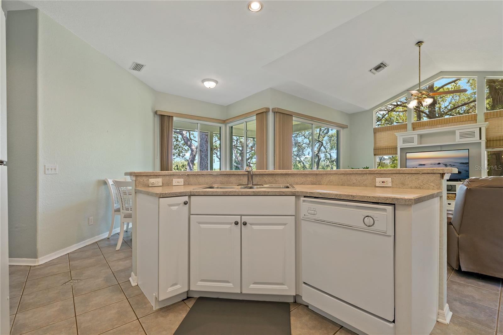 Listing photo id 15 for 389 Grand Bay Drive