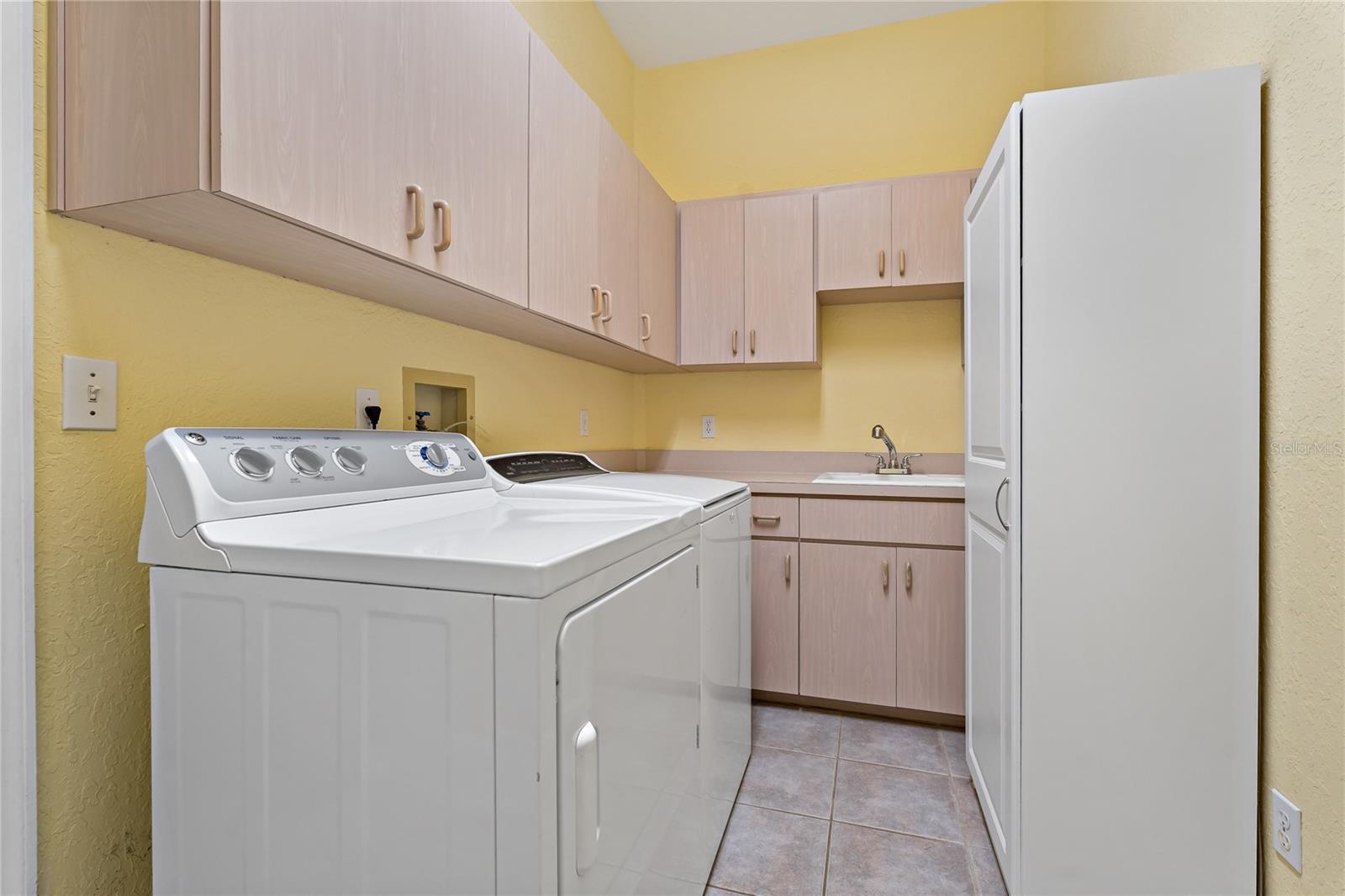 Listing photo id 24 for 389 Grand Bay Drive