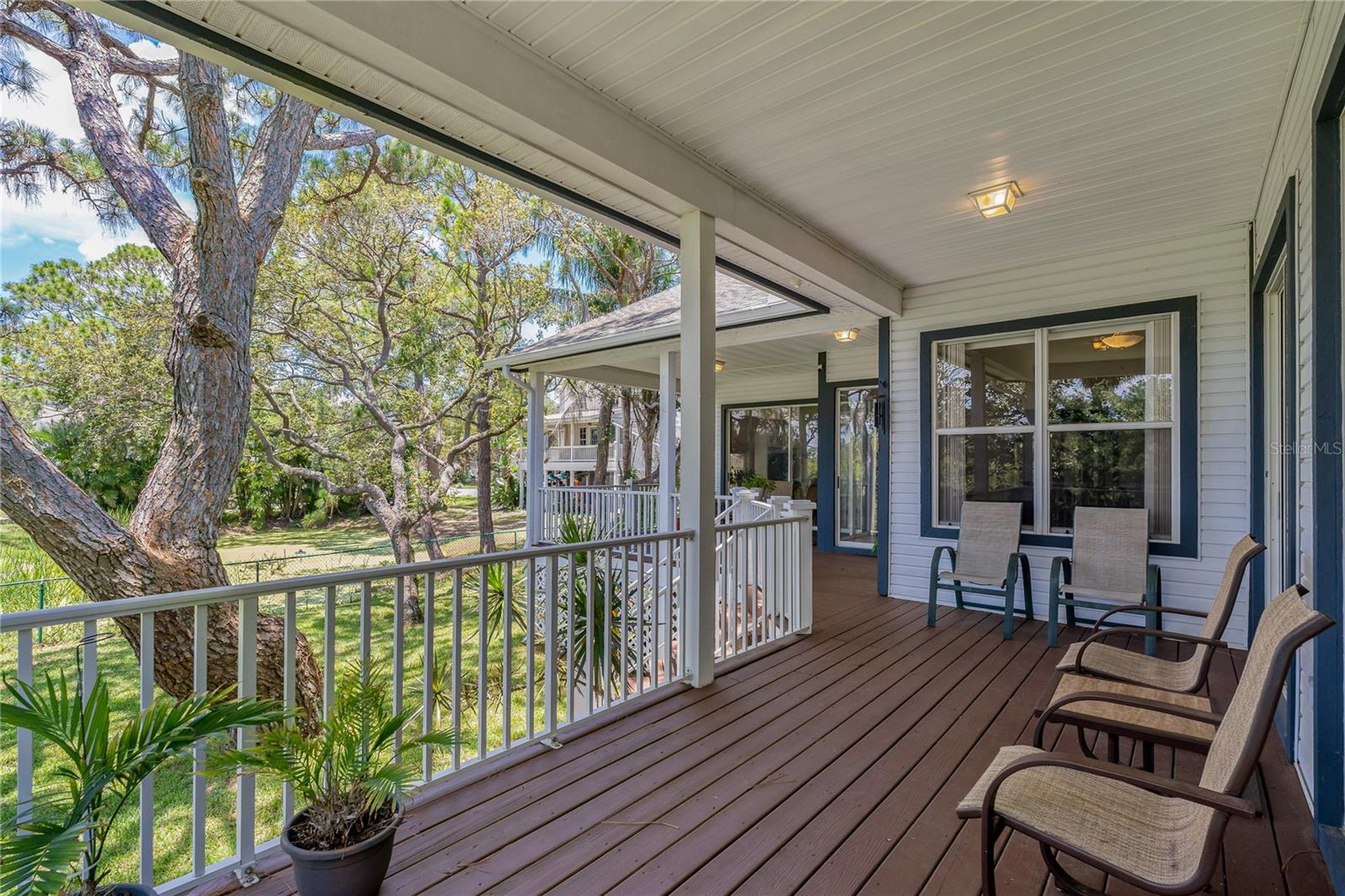 Listing photo id 4 for 389 Grand Bay Drive