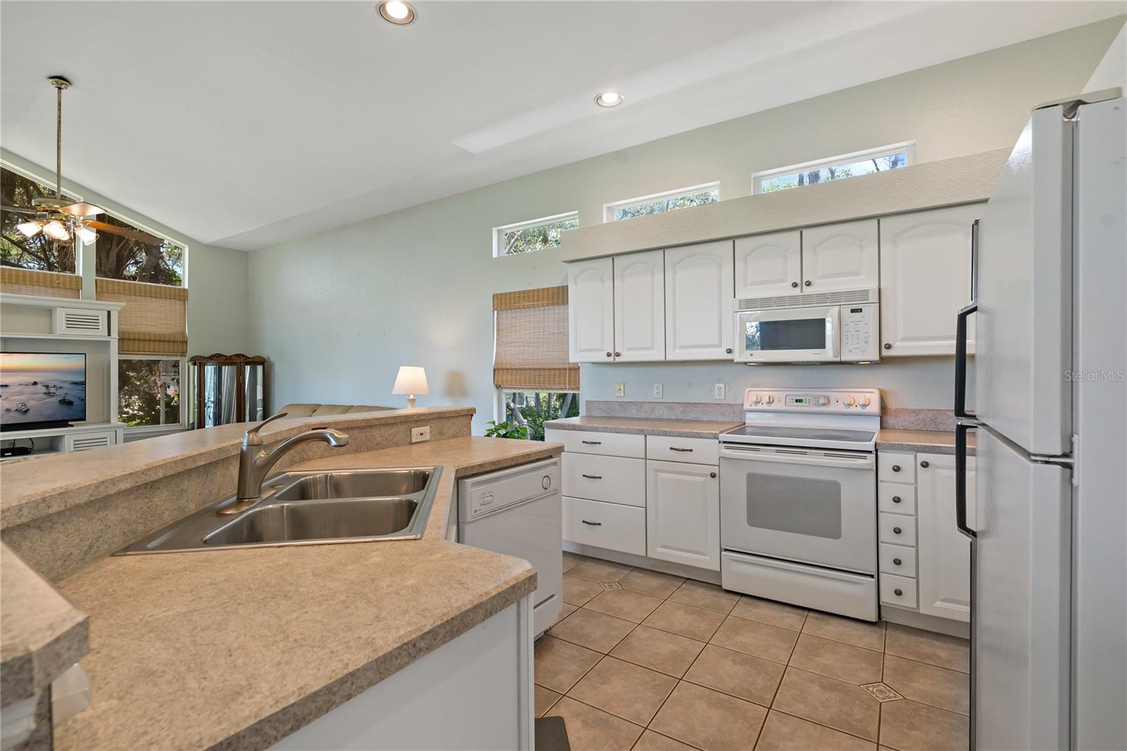Listing photo id 5 for 389 Grand Bay Drive