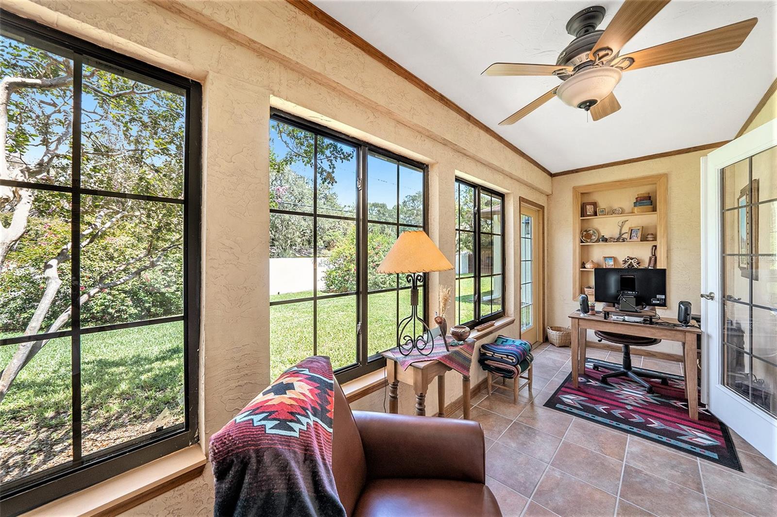 Listing photo id 11 for 6709 Peachtree Drive