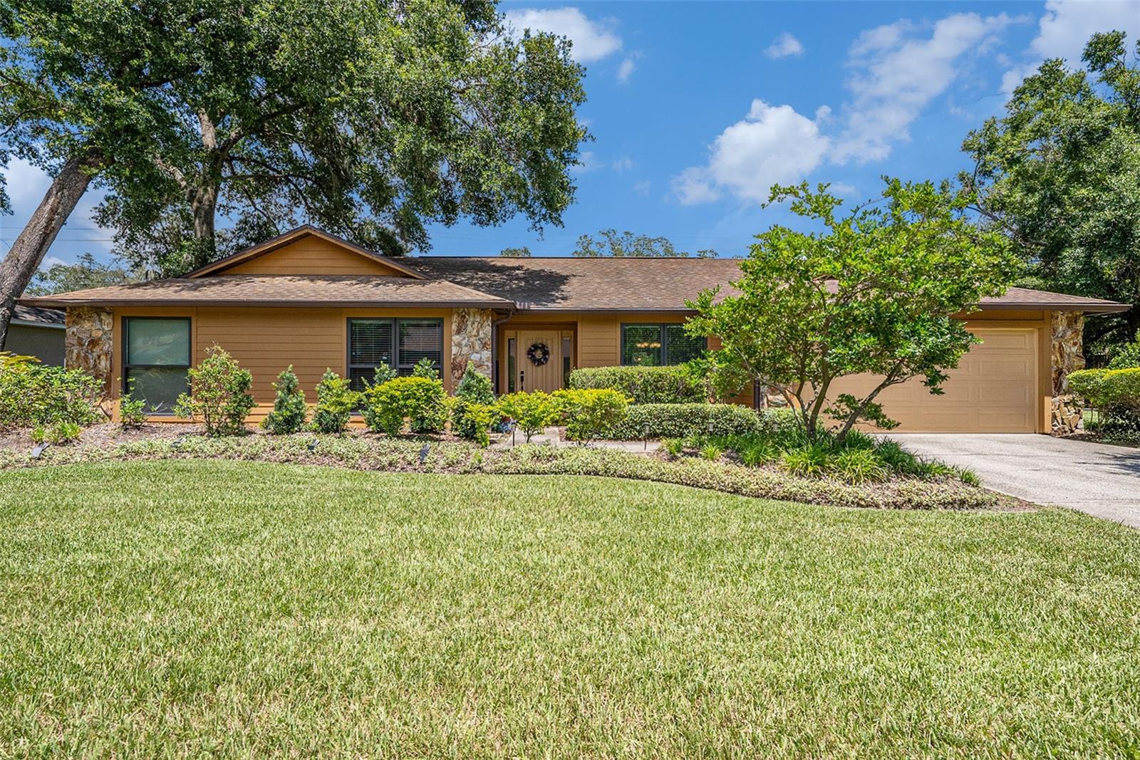 Listing photo id 0 for 6709 Peachtree Drive