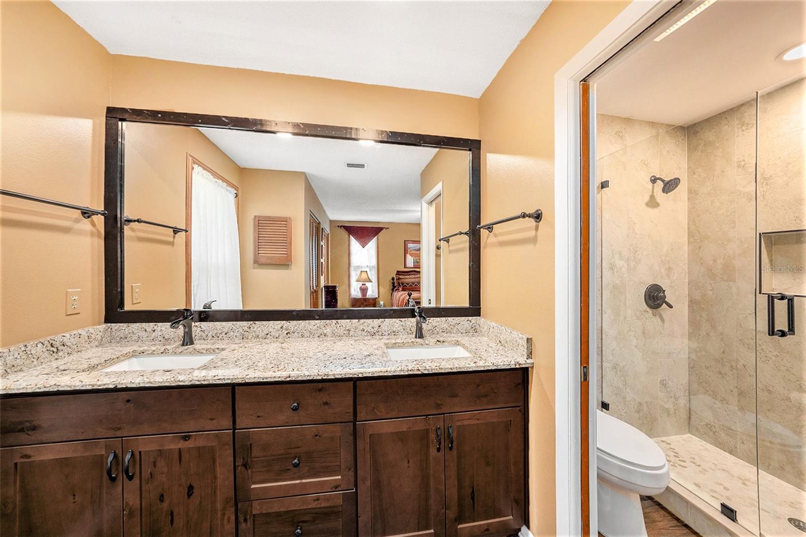 Listing photo id 19 for 6709 Peachtree Drive