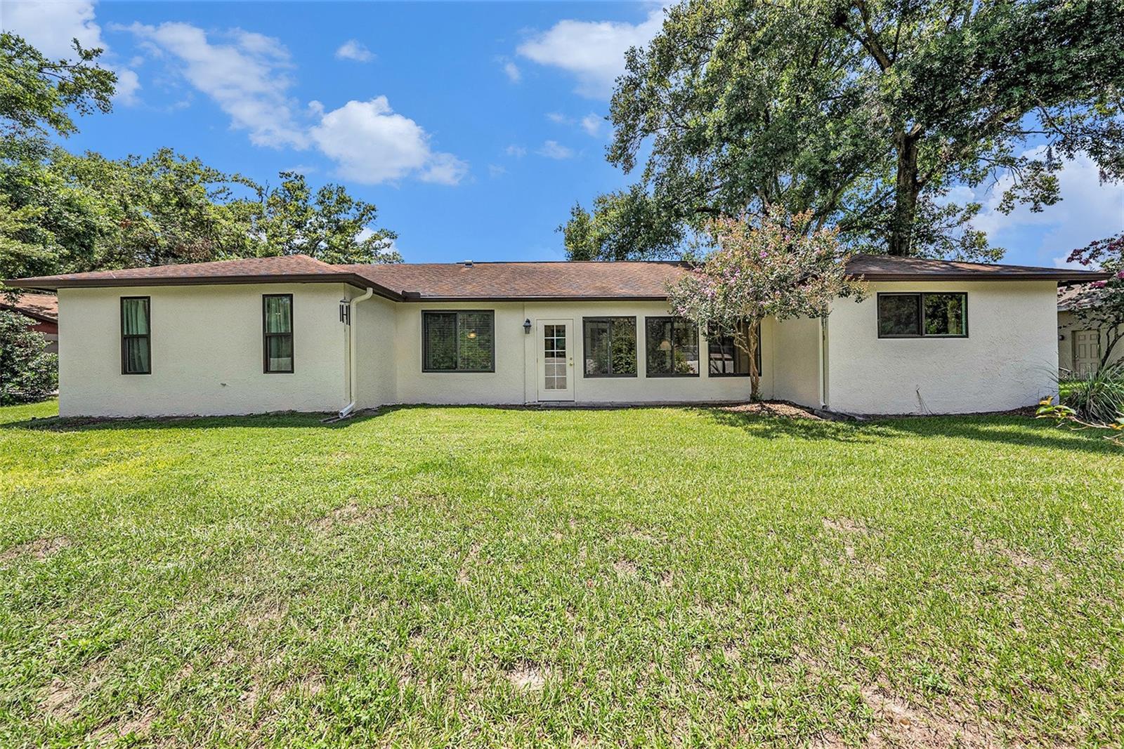 Listing photo id 25 for 6709 Peachtree Drive