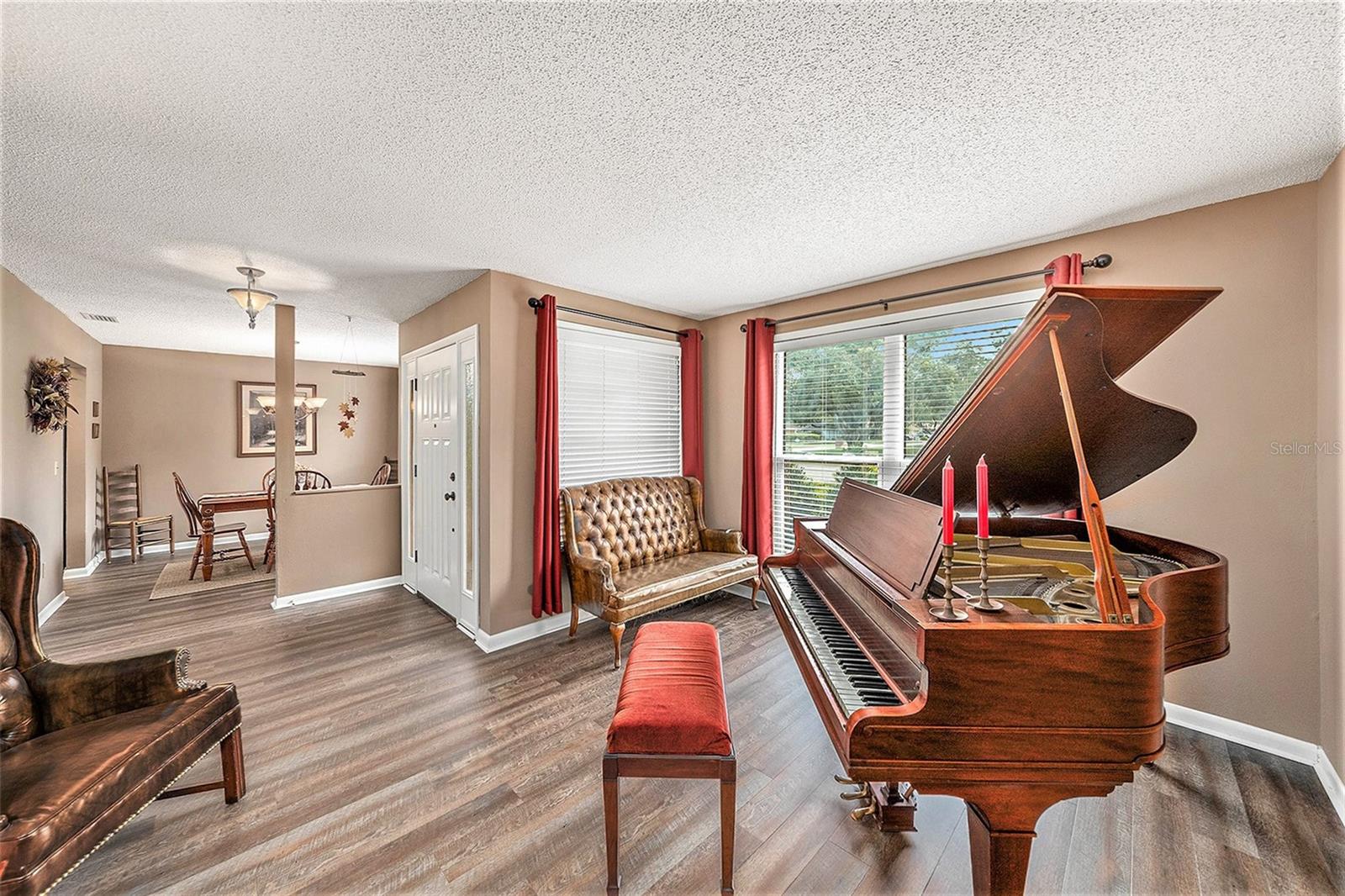 Listing photo id 7 for 6709 Peachtree Drive