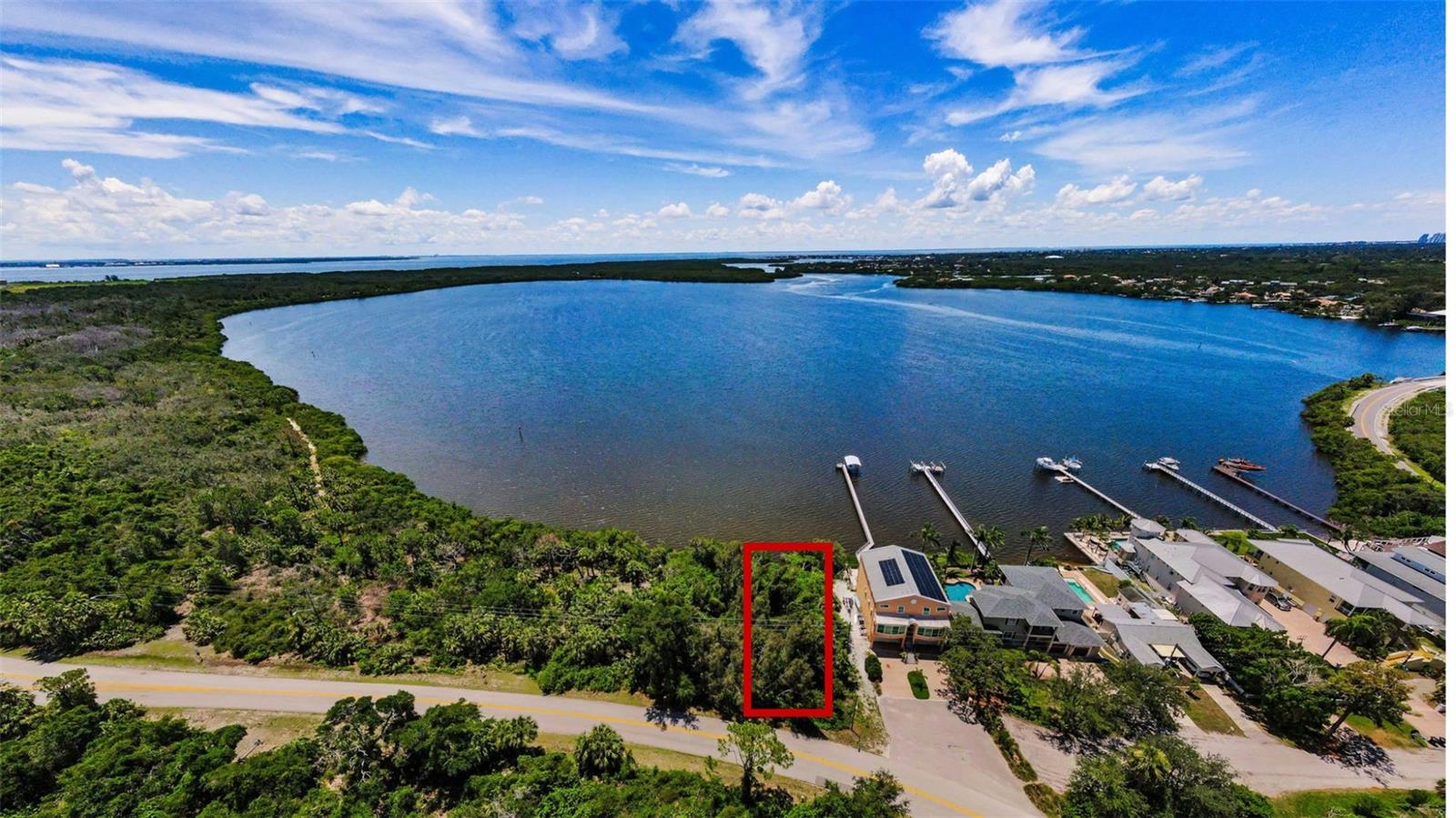 Listing photo id 8 for Weedon Drive Ne