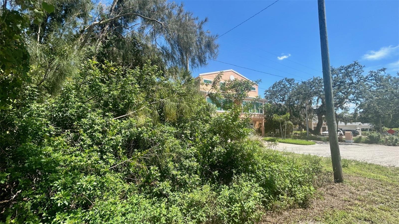 Listing photo id 11 for Weedon Drive Ne
