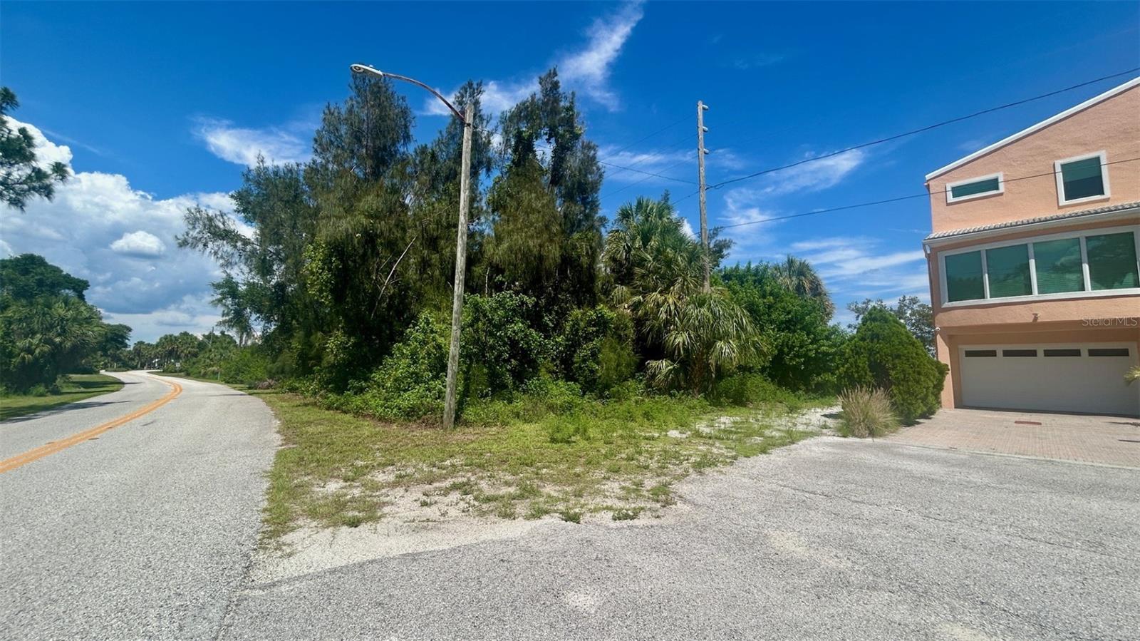 Listing photo id 14 for Weedon Drive Ne