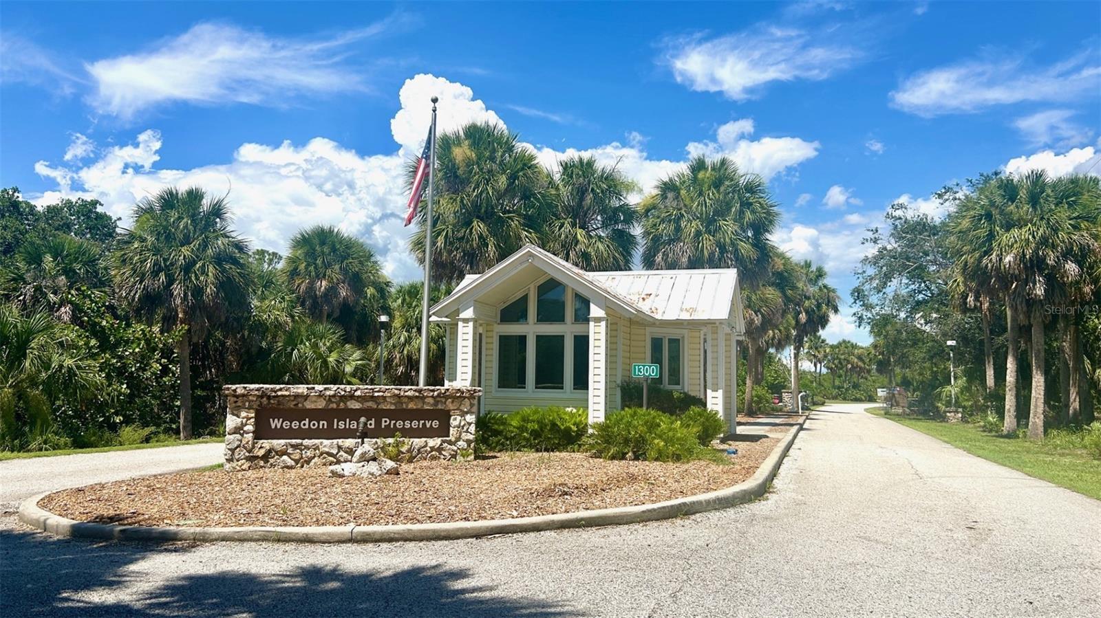 Listing photo id 17 for Weedon Drive Ne