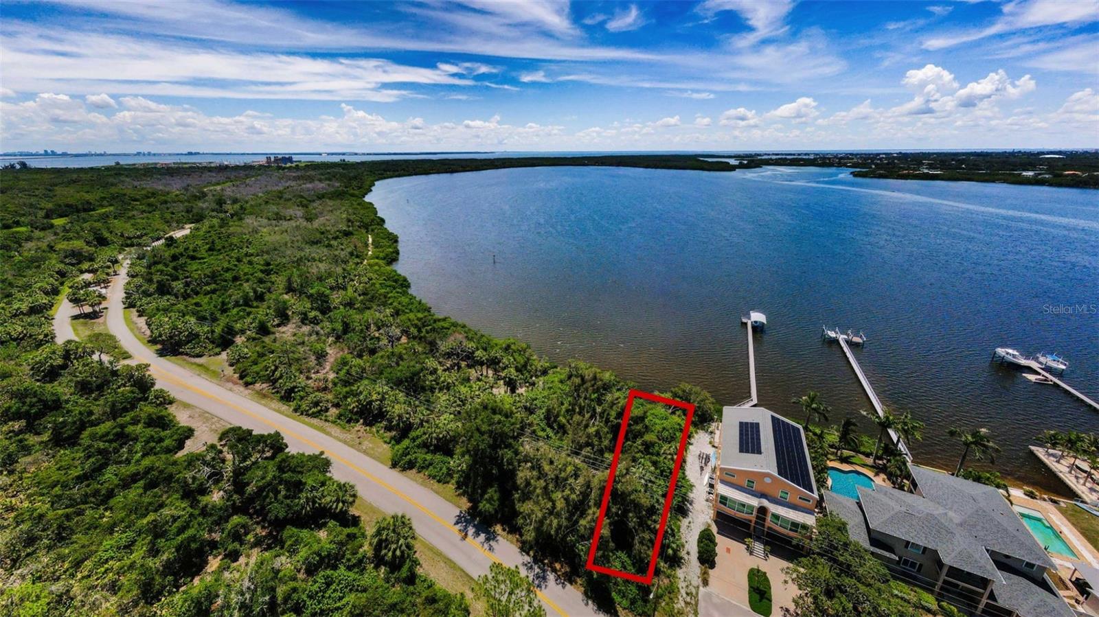 Listing photo id 0 for Weedon Drive Ne