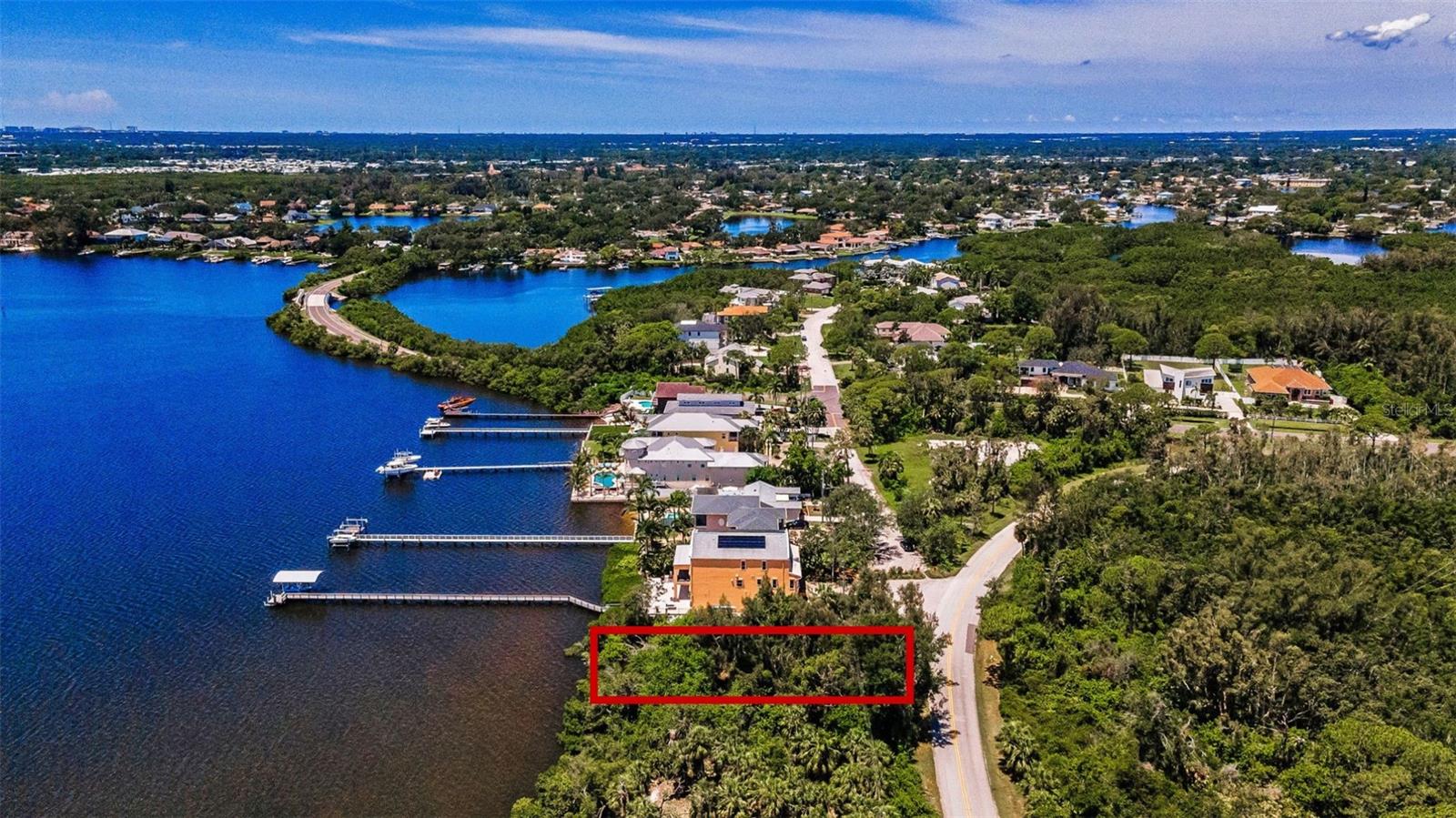 Listing photo id 3 for Weedon Drive Ne