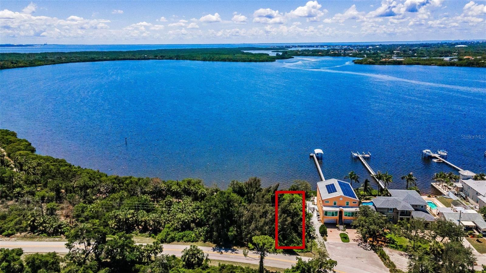 Listing photo id 7 for Weedon Drive Ne