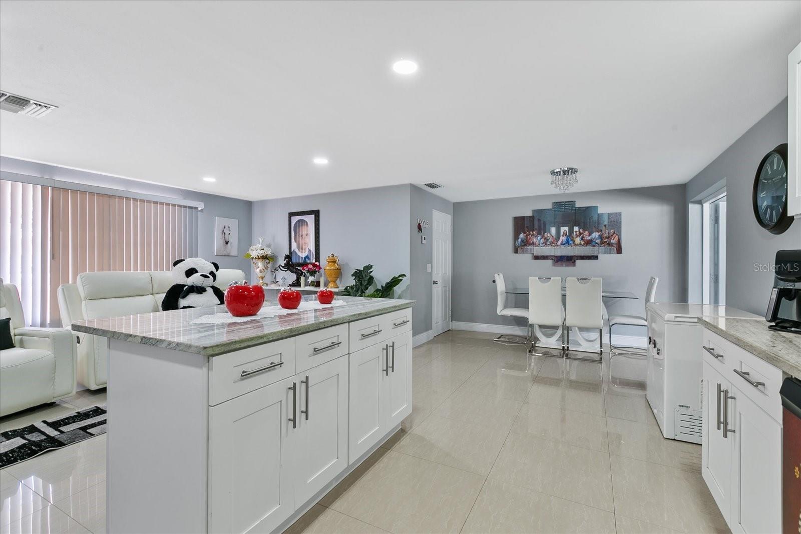 Image 13 of 41 For 8310 Pat Boulevard