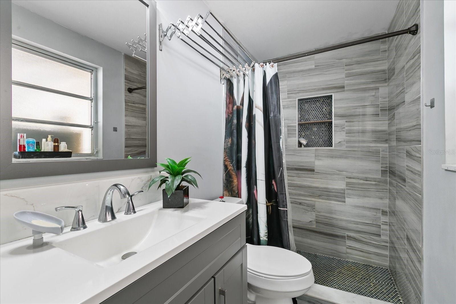 Image 16 of 41 For 8310 Pat Boulevard