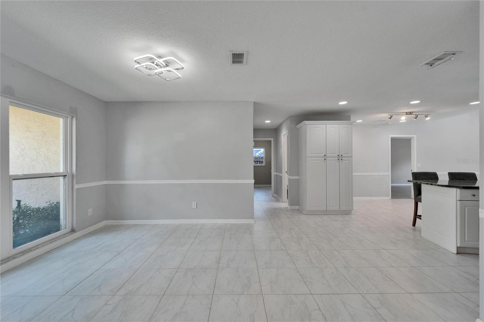 Image 10 of 59 For 9403 Bellhaven Street