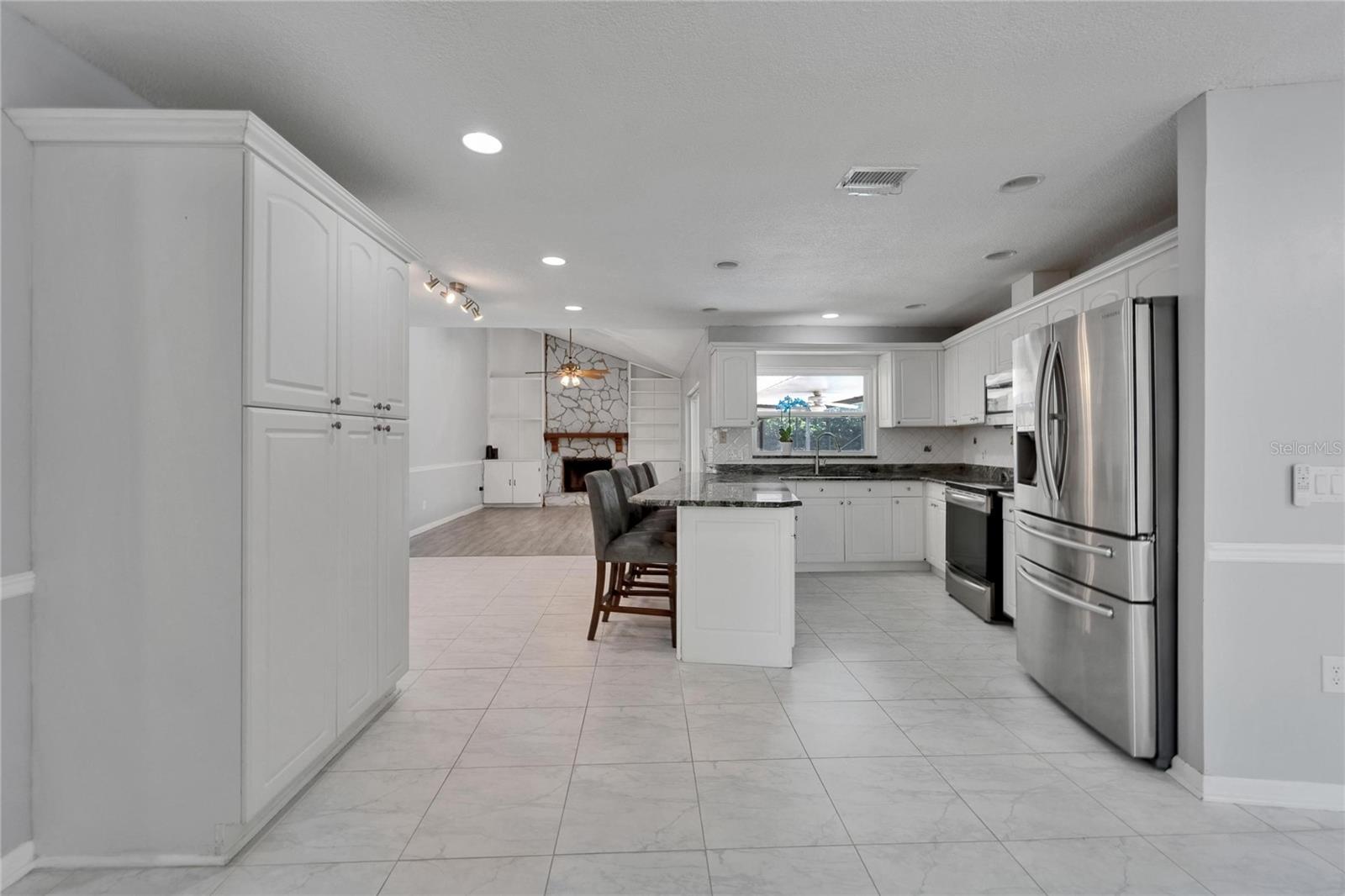 Image 13 of 59 For 9403 Bellhaven Street