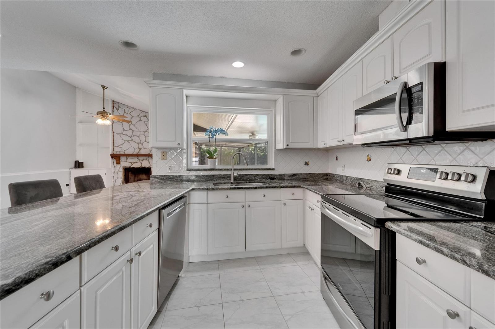 Image 16 of 59 For 9403 Bellhaven Street