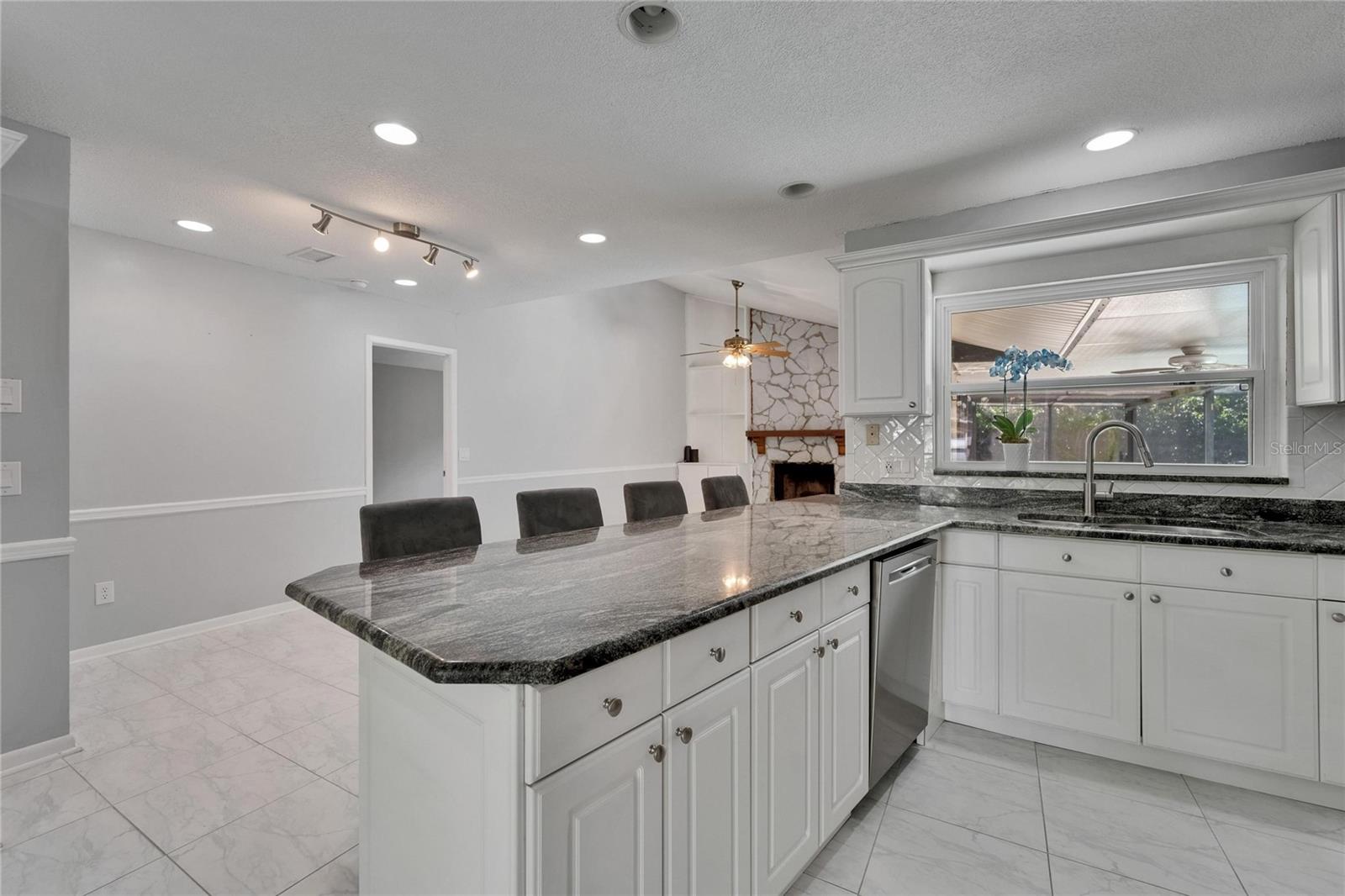 Image 17 of 59 For 9403 Bellhaven Street