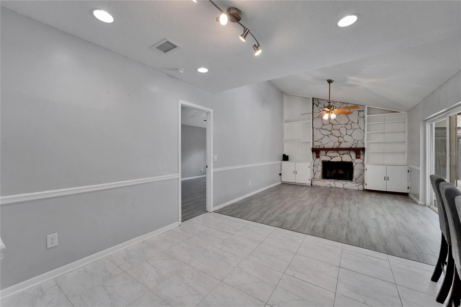 Image 20 of 59 For 9403 Bellhaven Street