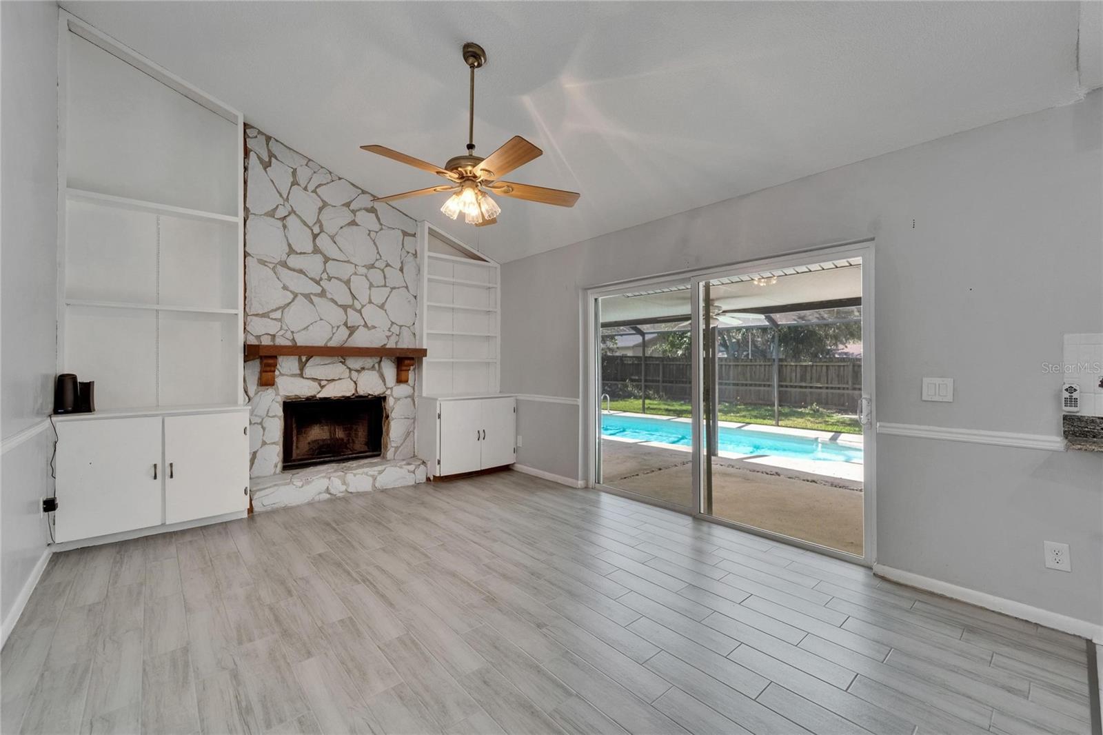 Image 22 of 59 For 9403 Bellhaven Street