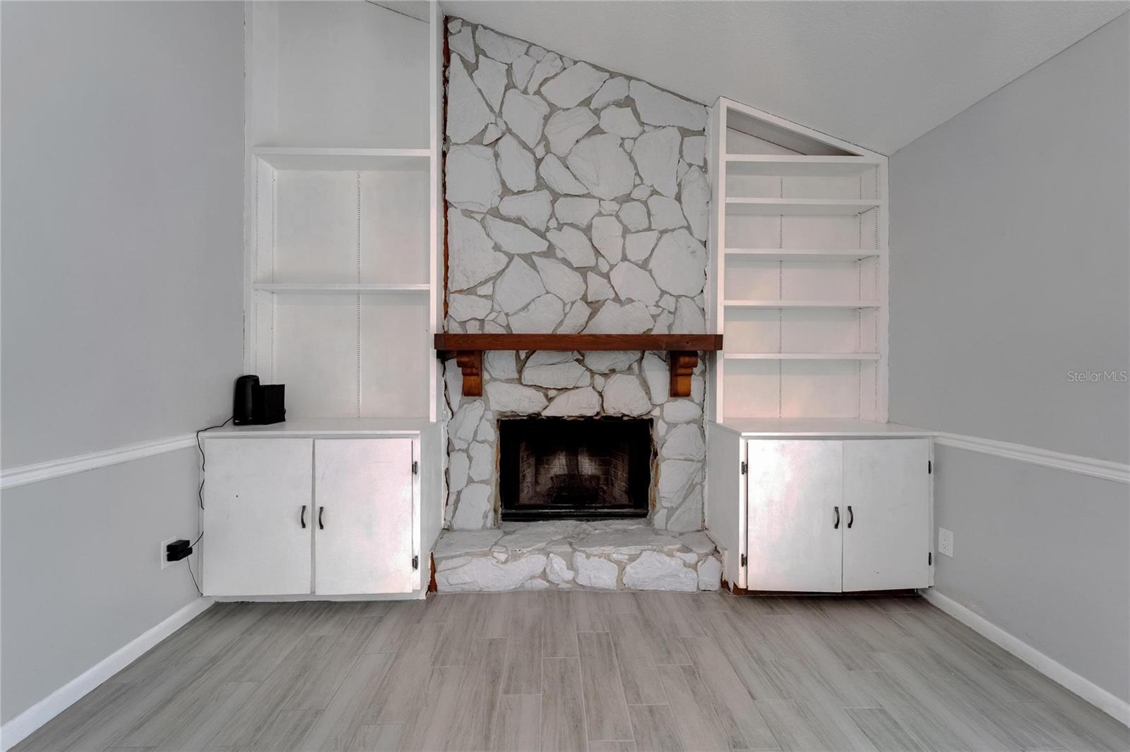 Image 23 of 59 For 9403 Bellhaven Street