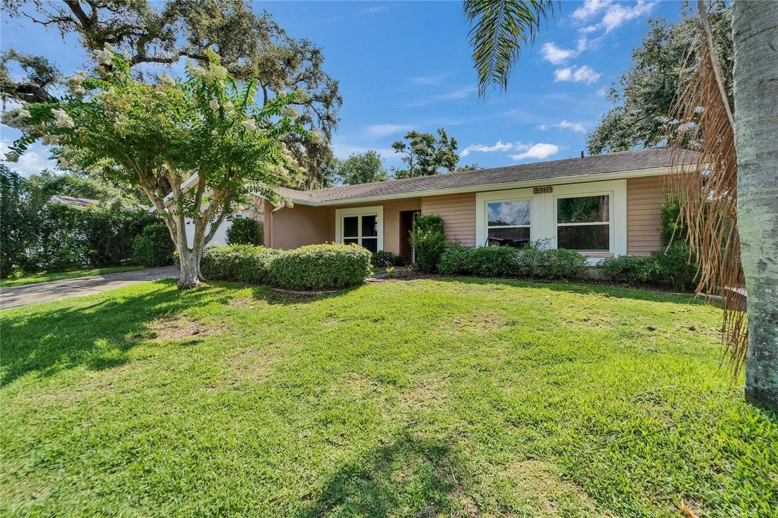 Image 4 of 59 For 9403 Bellhaven Street