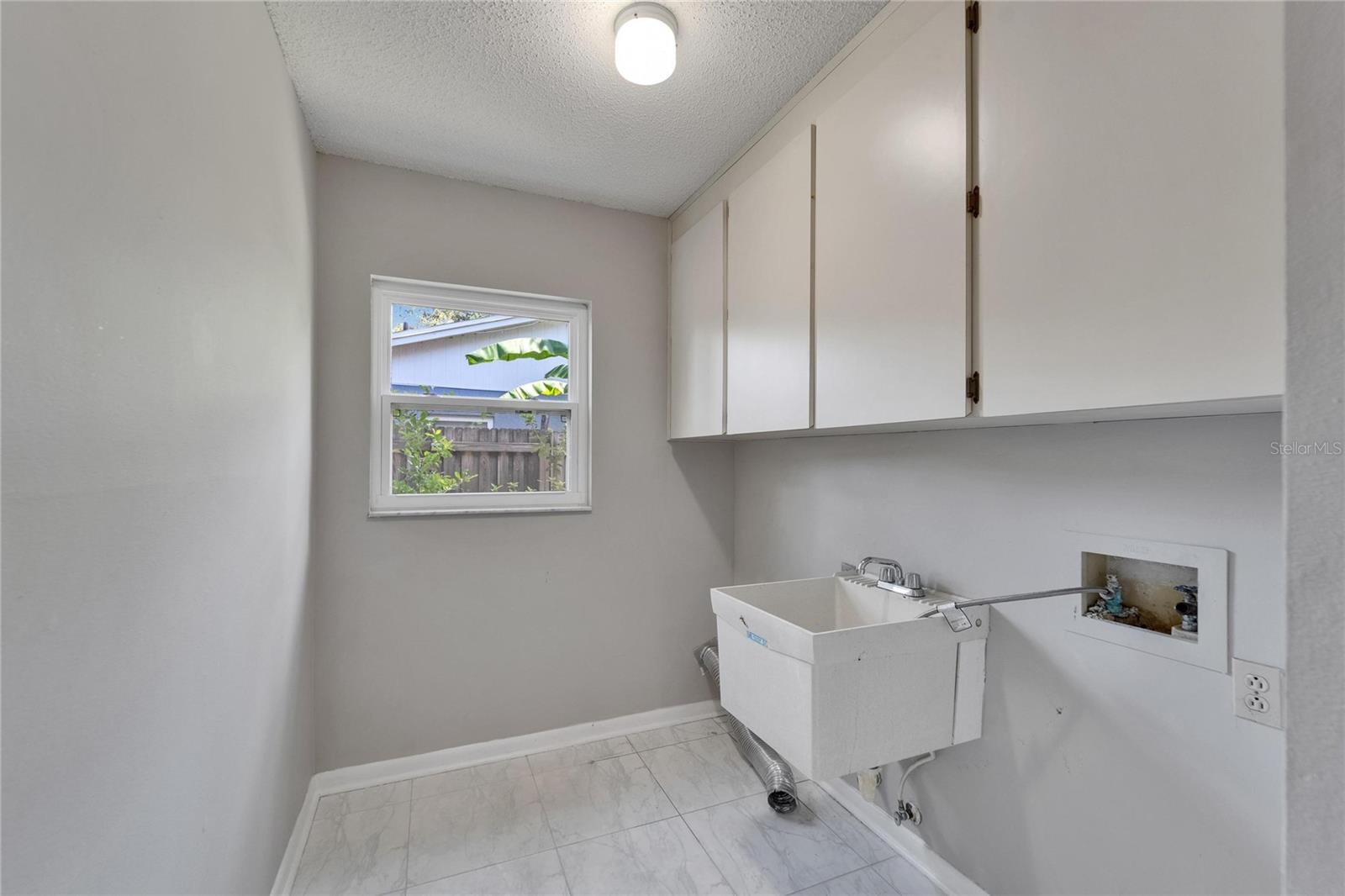 Image 41 of 59 For 9403 Bellhaven Street