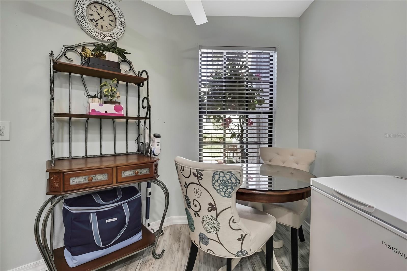 Image 15 of 20 For 6395 Pinestand Court