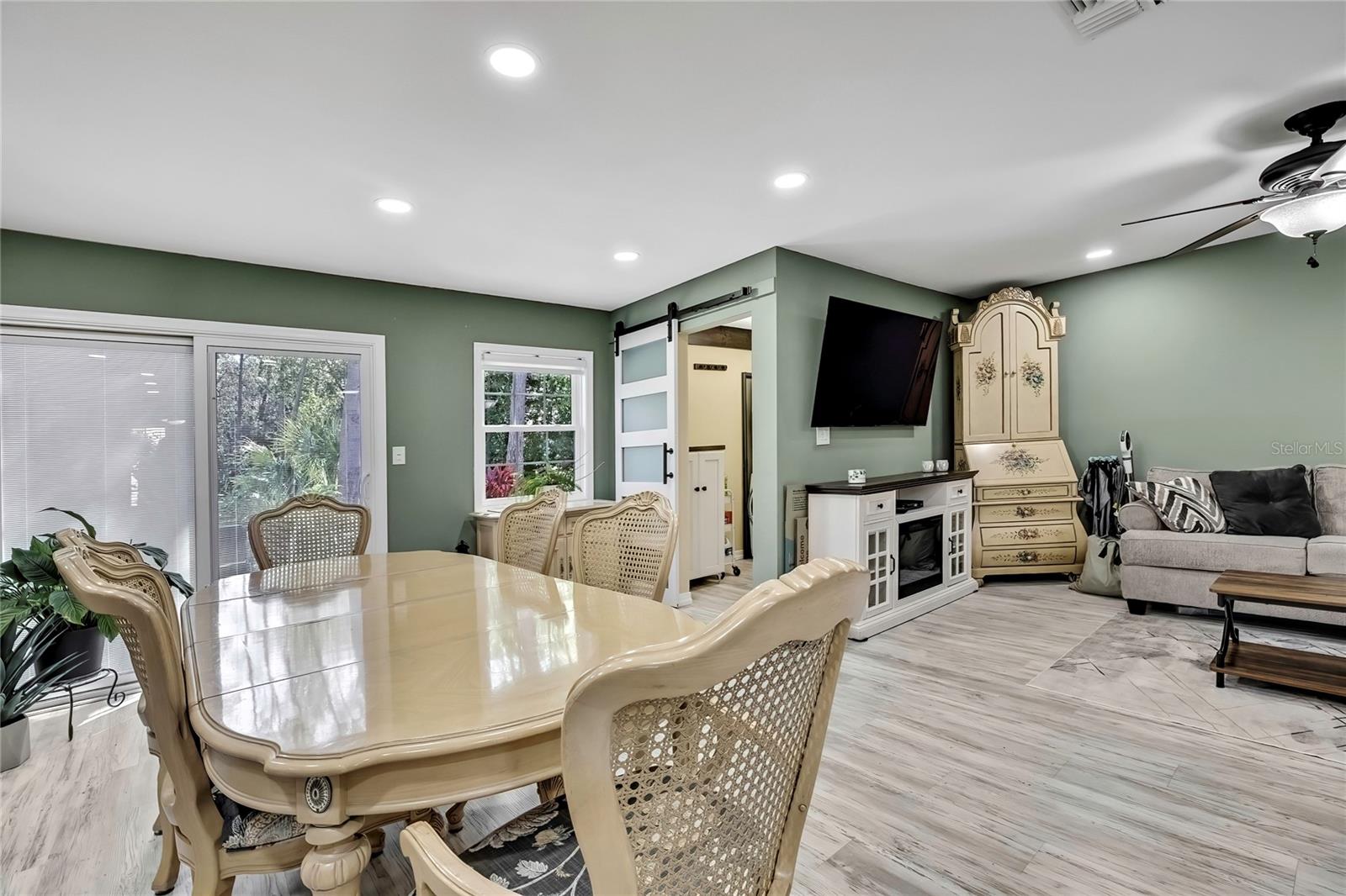 Image 4 of 20 For 6395 Pinestand Court