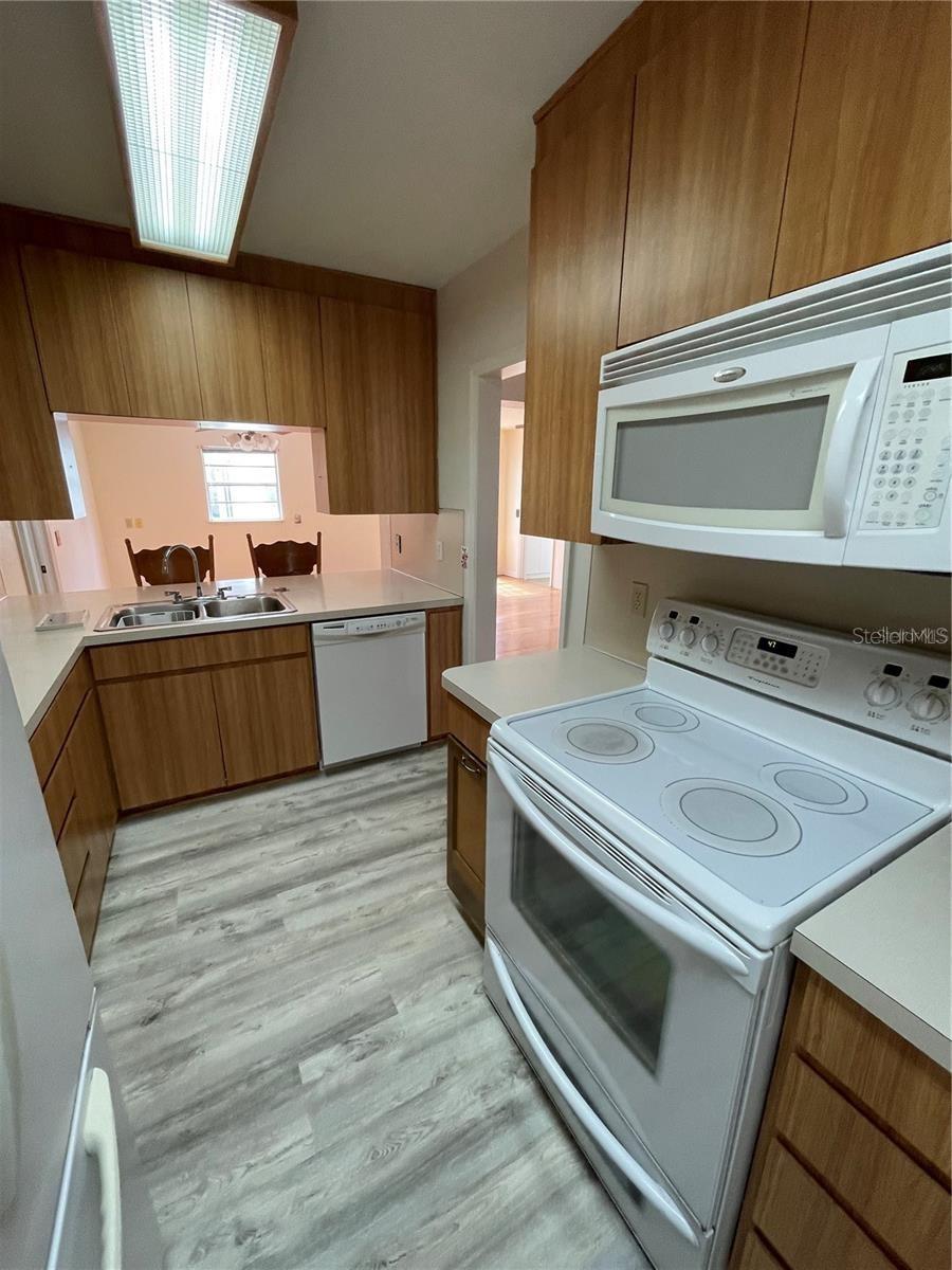 Image 11 of 21 For 273 Catalan Boulevard Ne
