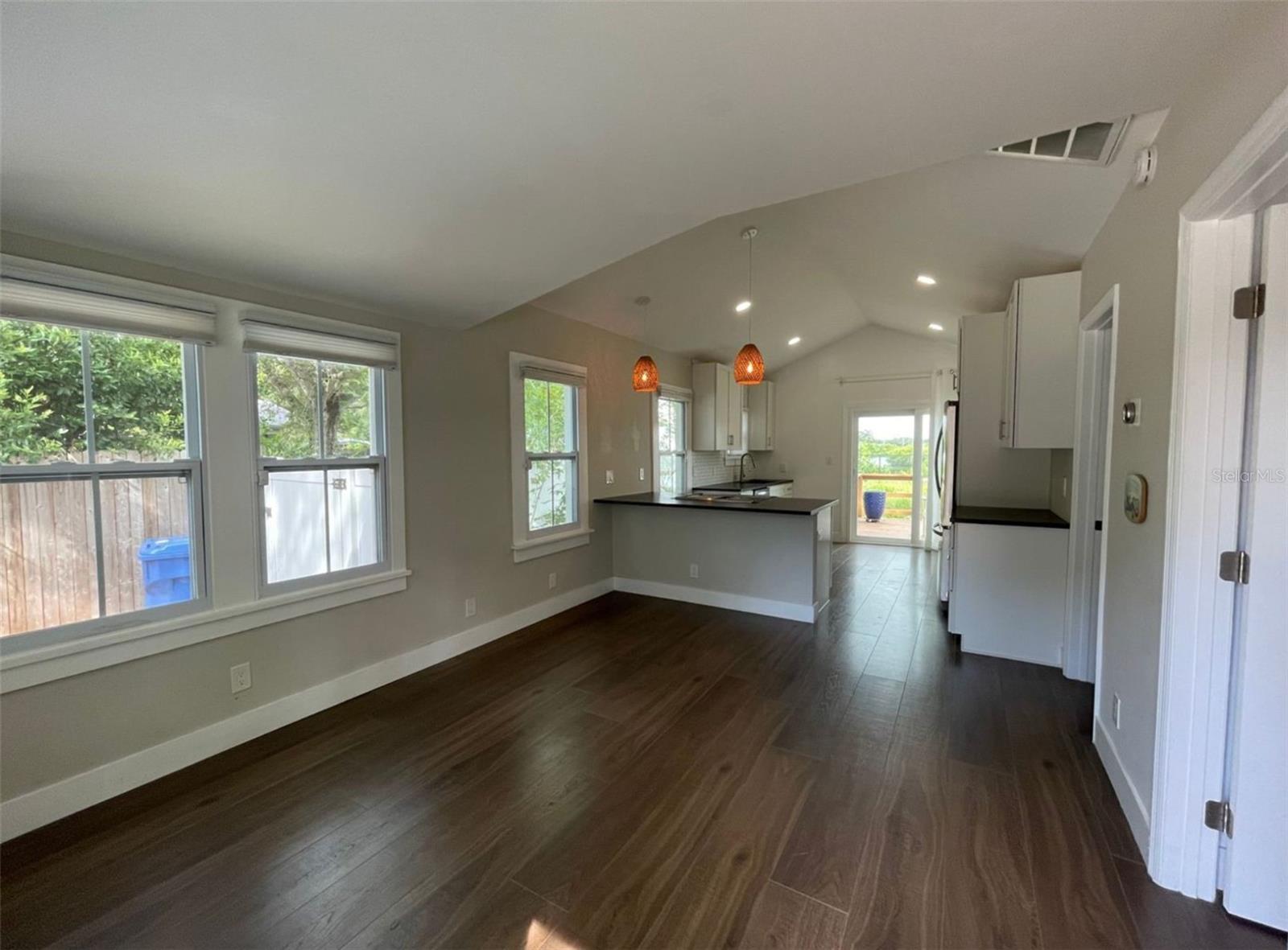 Image 3 of 13 For 2440 Quincy Street S