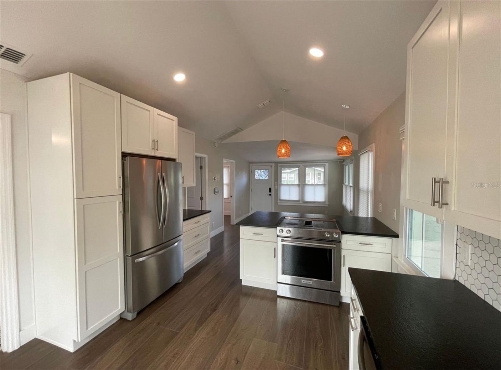 Image 6 of 13 For 2440 Quincy Street S