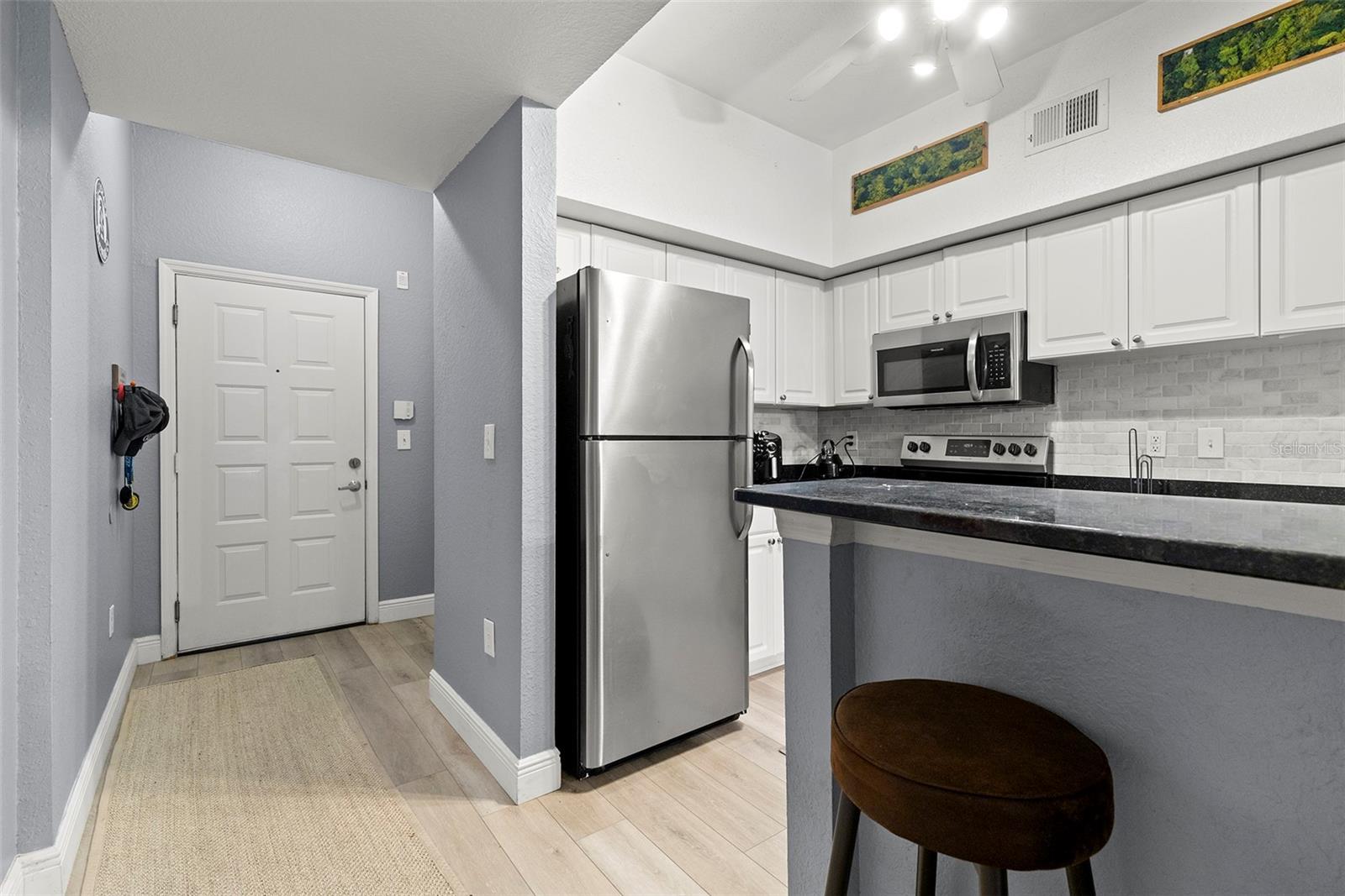 Image 3 of 31 For 410 Armenia Avenue 935