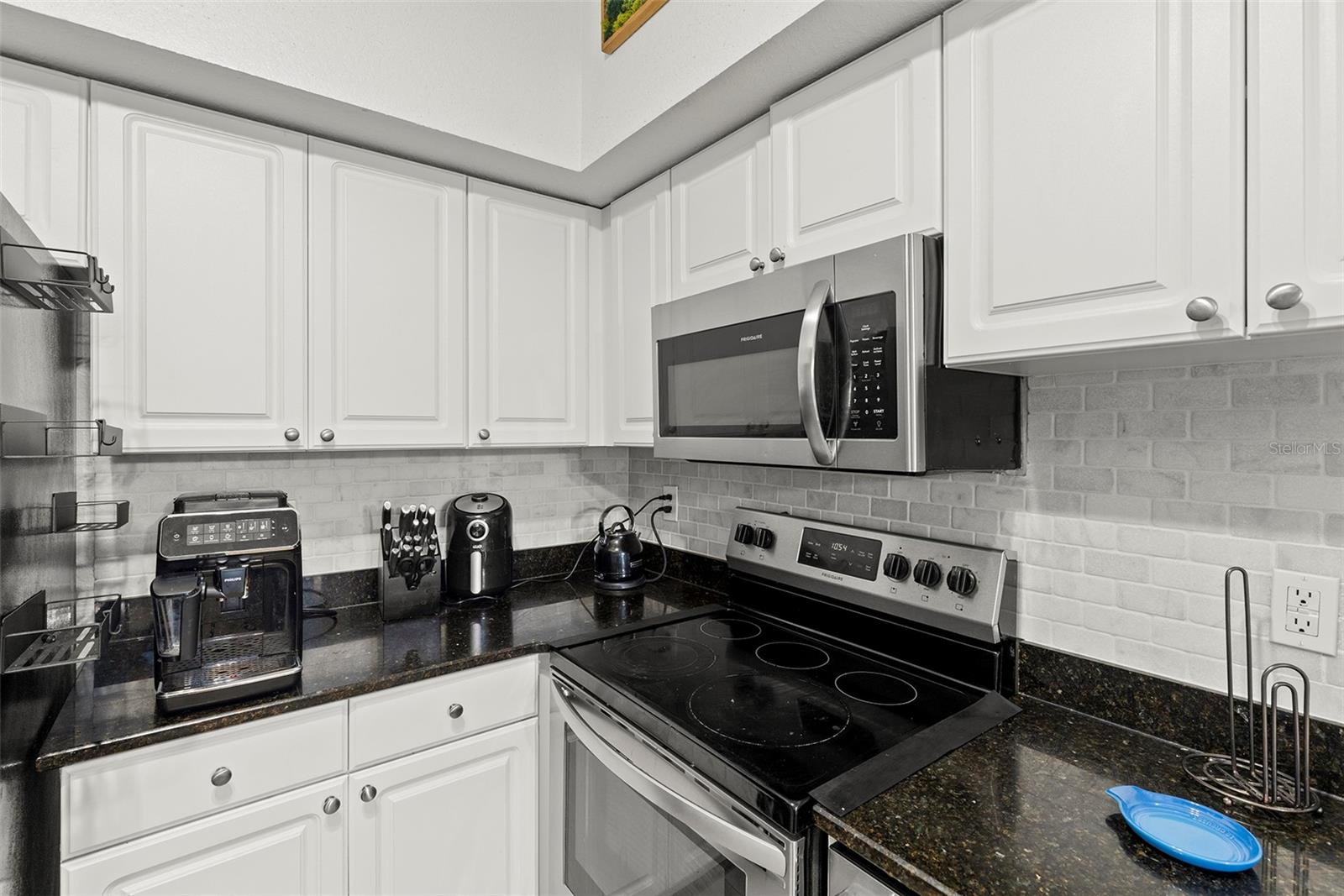 Image 6 of 31 For 410 Armenia Avenue 935