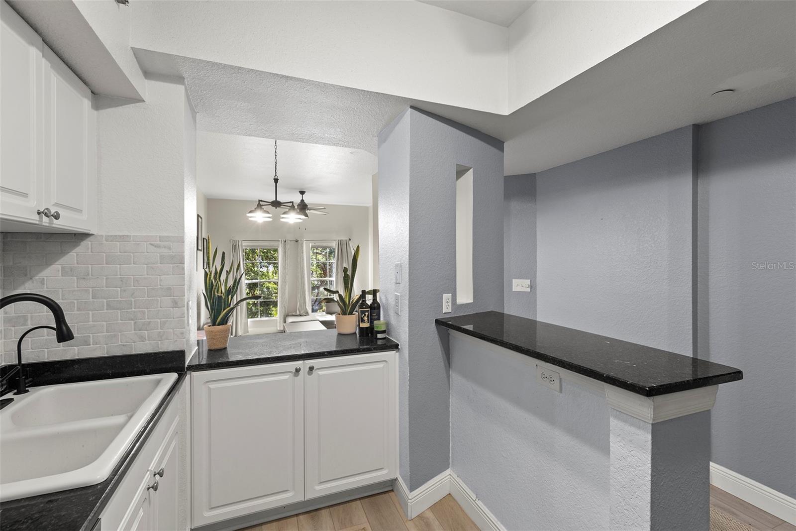 Image 7 of 31 For 410 Armenia Avenue 935