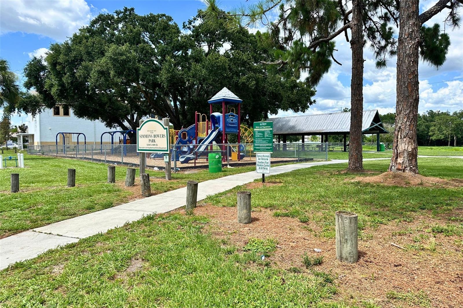 Listing photo id 13 for 5016 86th Street