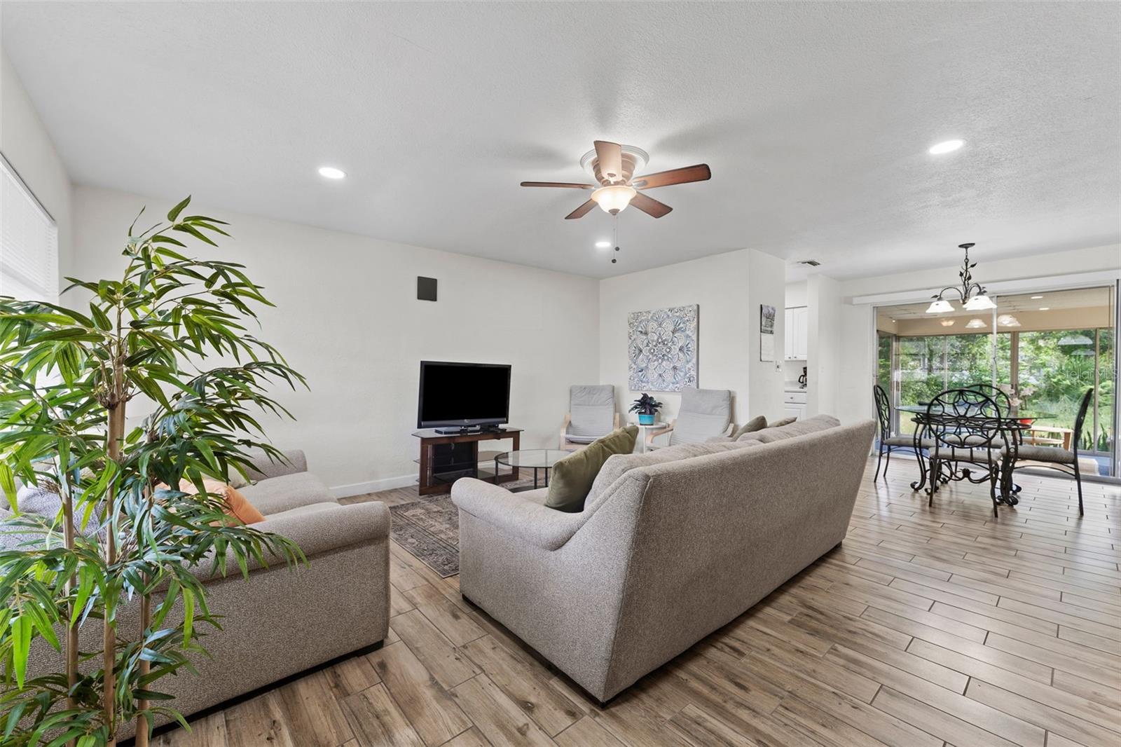 Image 4 of 27 For 4136 Whiting Drive Se